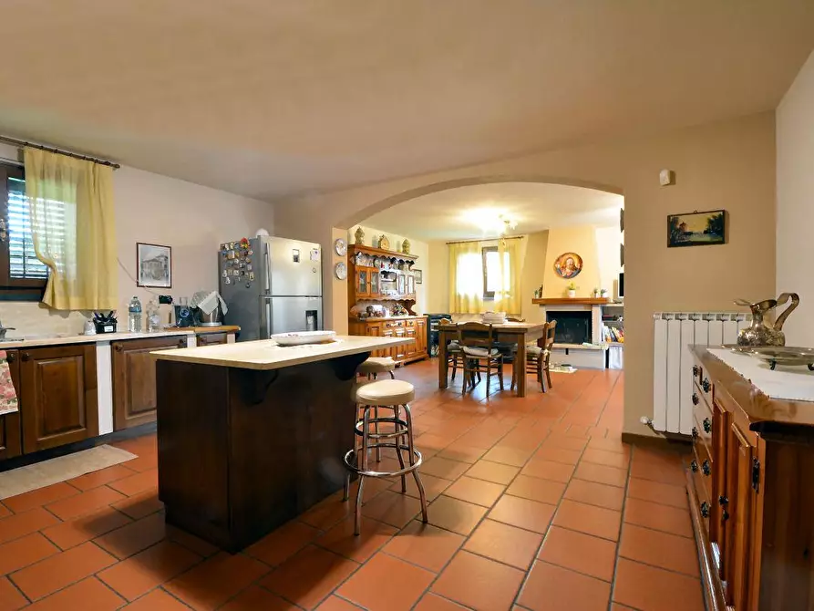 Immagine 6 di Villa in vendita  a Lucca