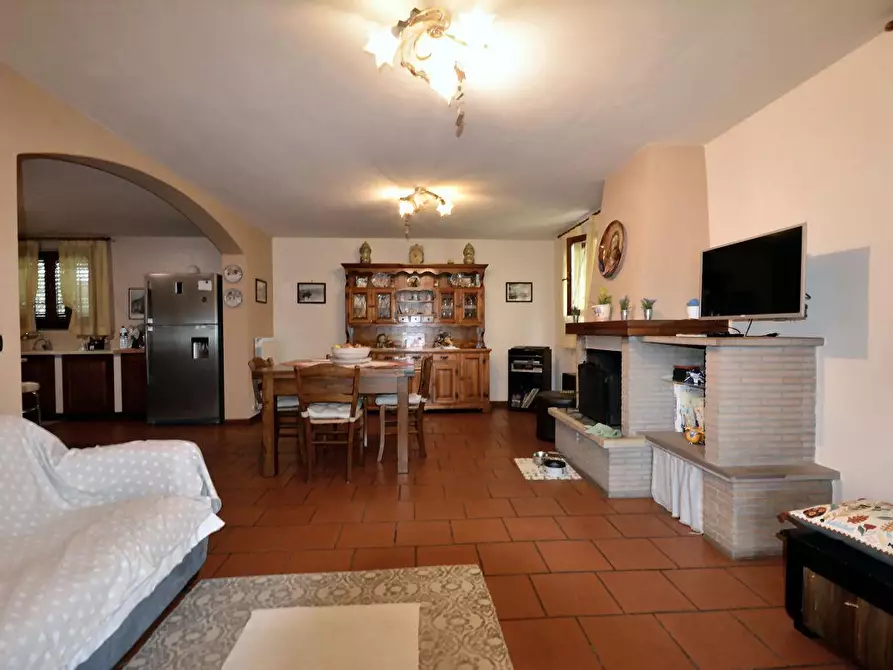 Immagine 8 di Villa in vendita  a Lucca