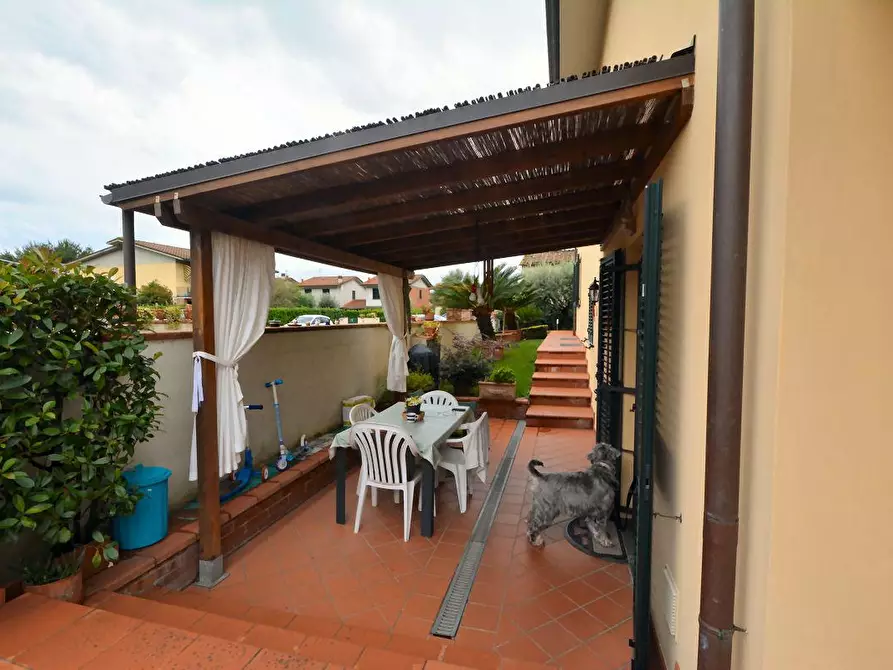 Immagine 27 di Villa in vendita  a Lucca