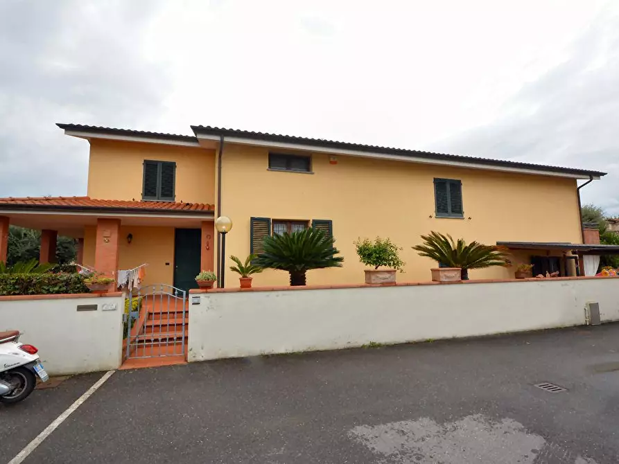 Immagine 25 di Villa in vendita  a Lucca