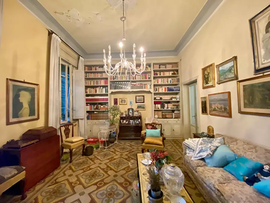 Immagine 12 di Villa in vendita  a Lucca