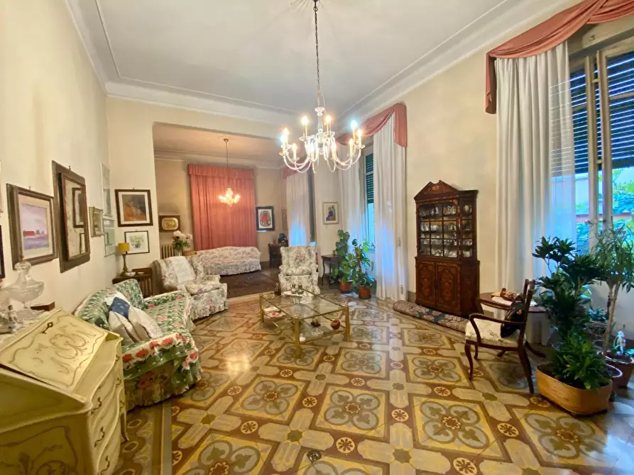 Immagine 4 di Villa in vendita  a Lucca