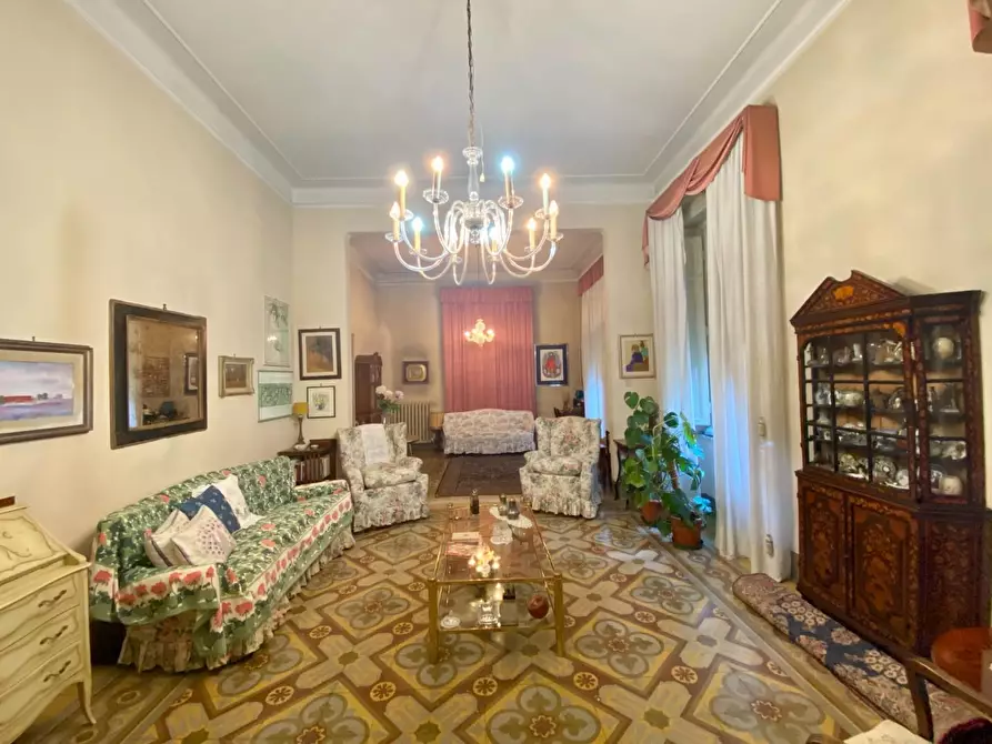 Immagine 3 di Villa in vendita  a Lucca