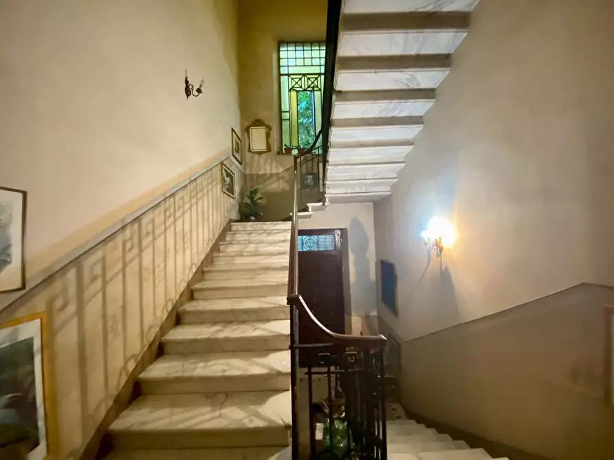 Immagine 8 di Villa in vendita  a Lucca