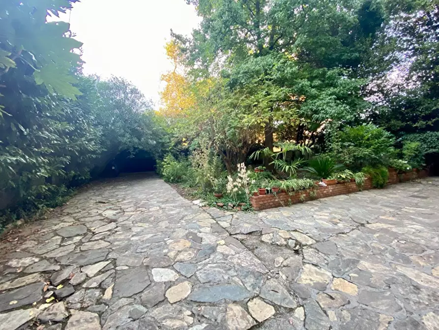 Immagine 23 di Villa in vendita  a Lucca