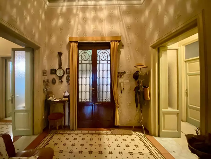 Immagine 10 di Villa in vendita  a Lucca