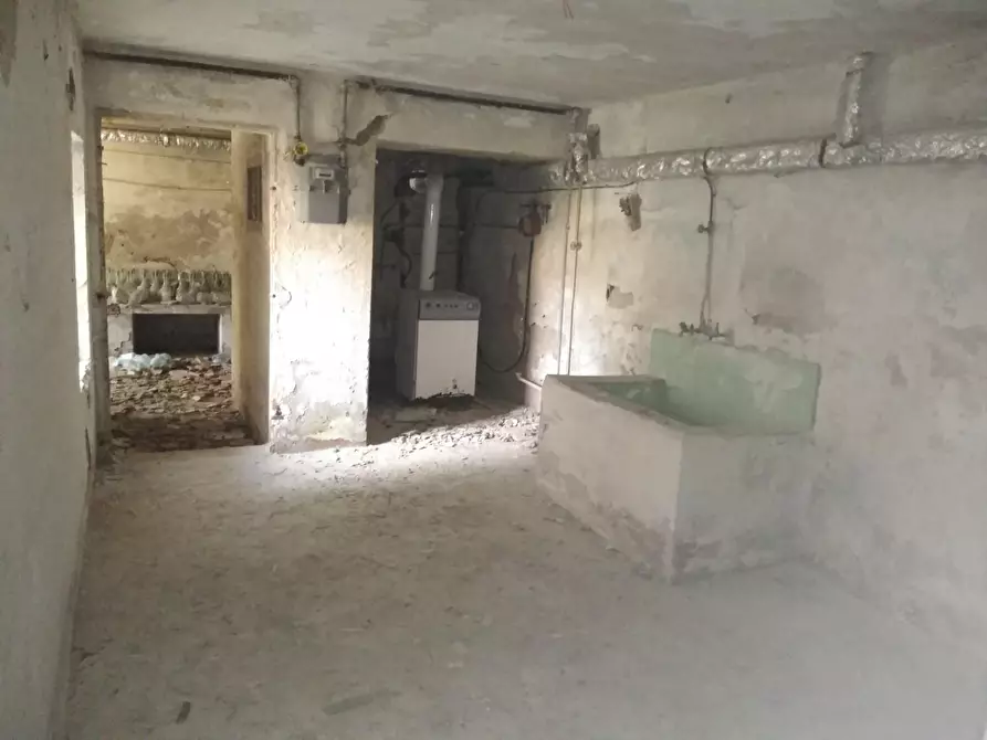 Immagine 5 di Villa in vendita  a Carrara