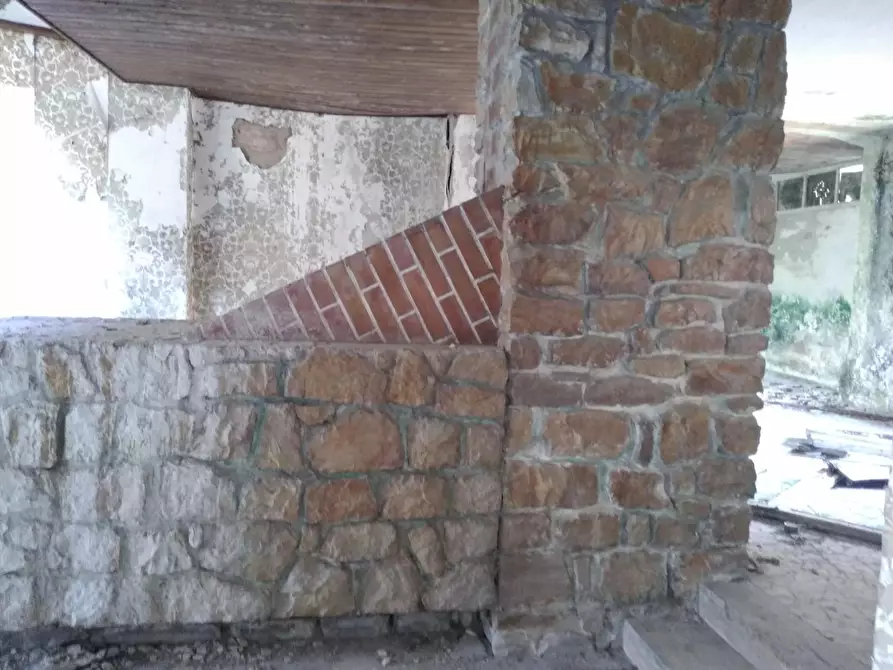 Immagine 9 di Villa in vendita  a Carrara