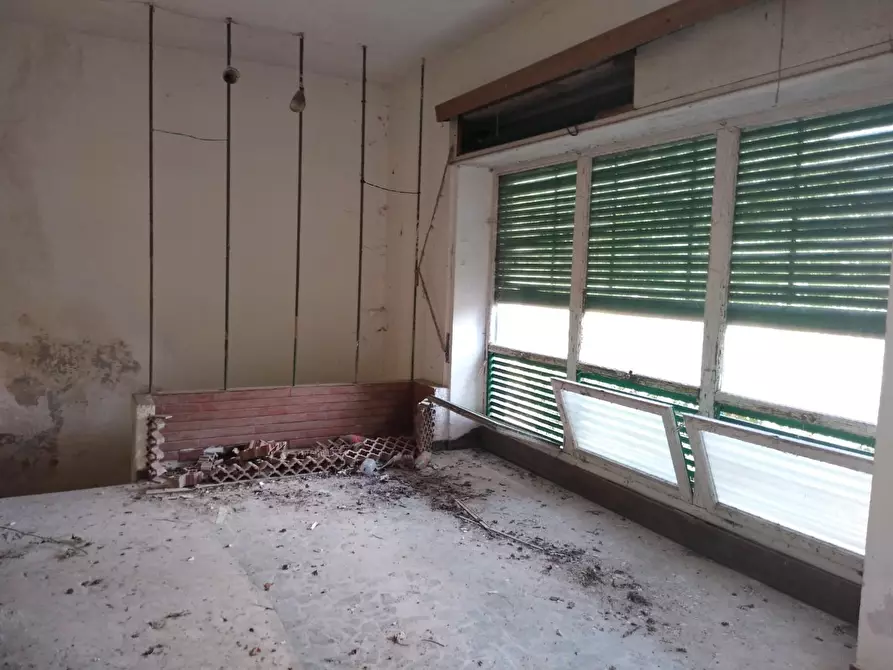 Immagine 8 di Villa in vendita  a Carrara