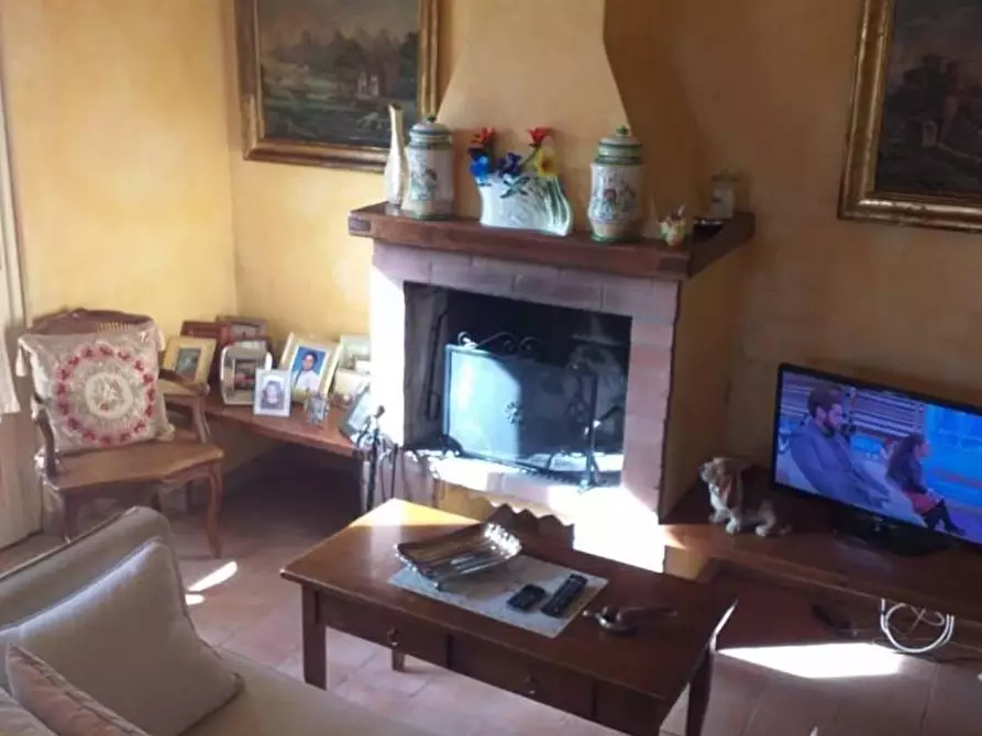 Immagine 1 di Casa indipendente in affitto  a Santo Stefano Di Magra