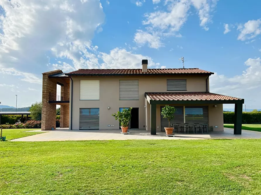 Immagine 2 di Villa in vendita  a Santa Croce Sull'arno