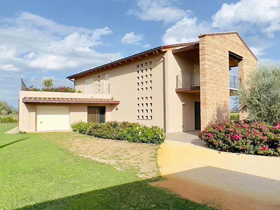 Immagine 1 di Villa in vendita  a Santa Croce Sull'arno