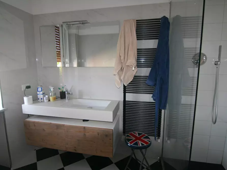 Immagine 12 di Appartamento in vendita  a Carrara