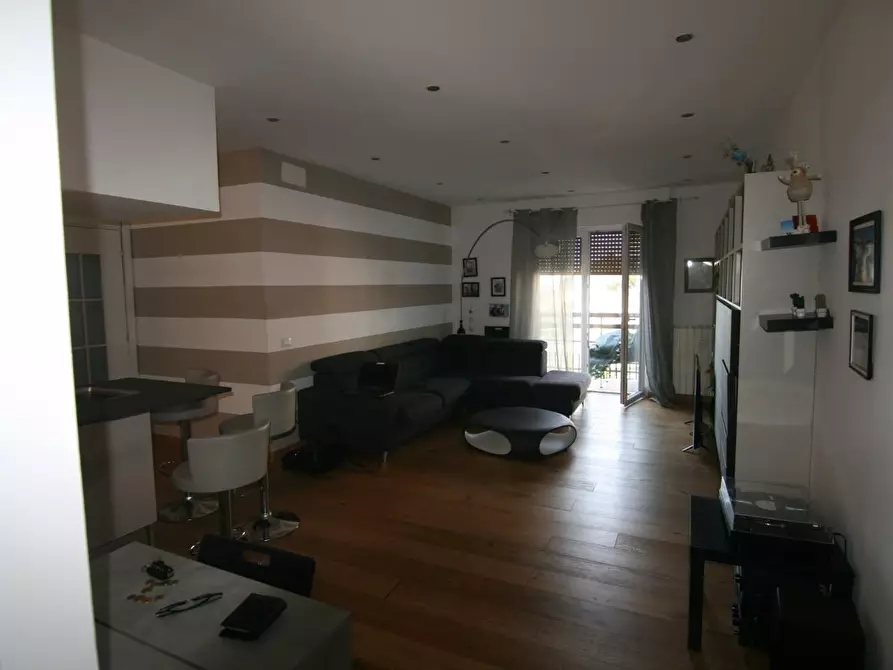 Immagine 2 di Appartamento in vendita  a Carrara