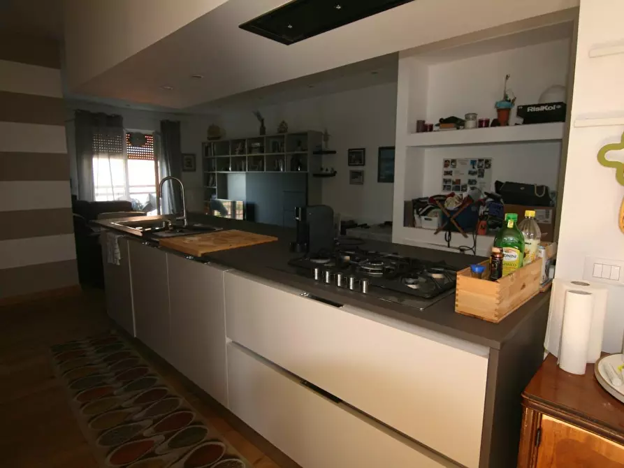 Immagine 3 di Appartamento in vendita  a Carrara