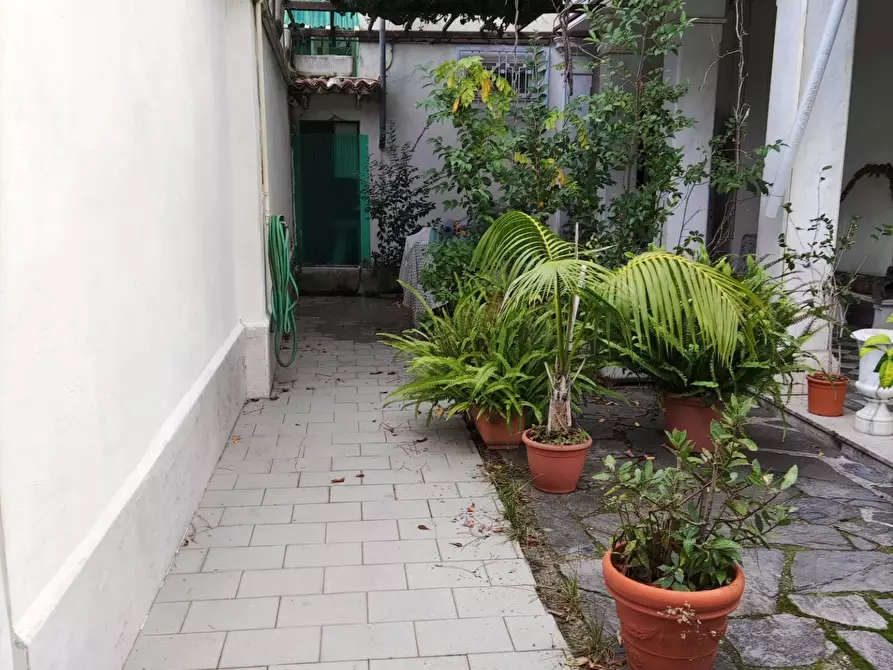 Immagine 20 di Villa in vendita  a Carrara