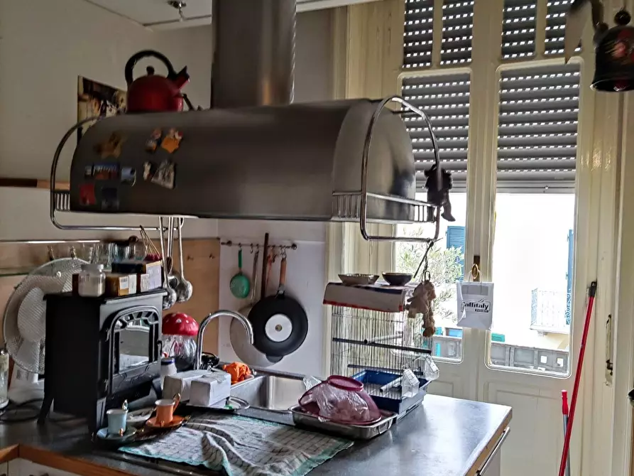 Immagine 2 di Villa in vendita  a Carrara