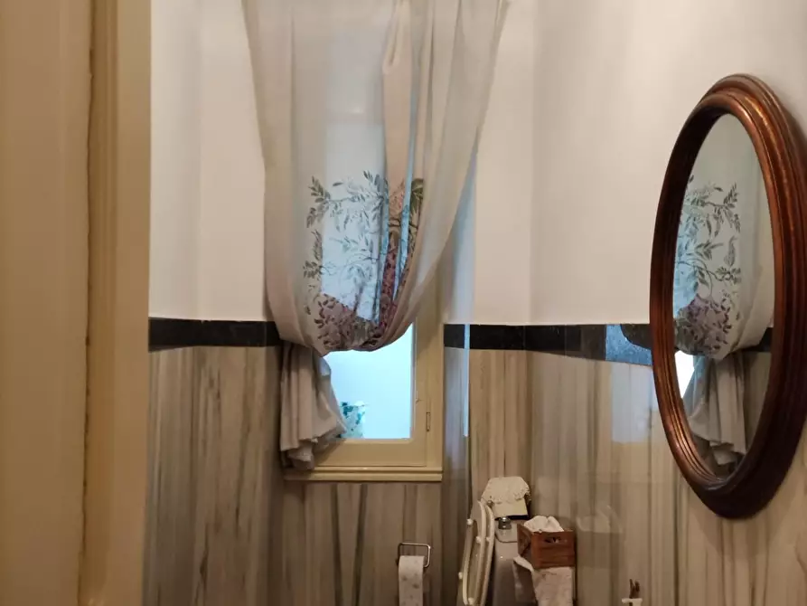 Immagine 5 di Villa in vendita  a Carrara