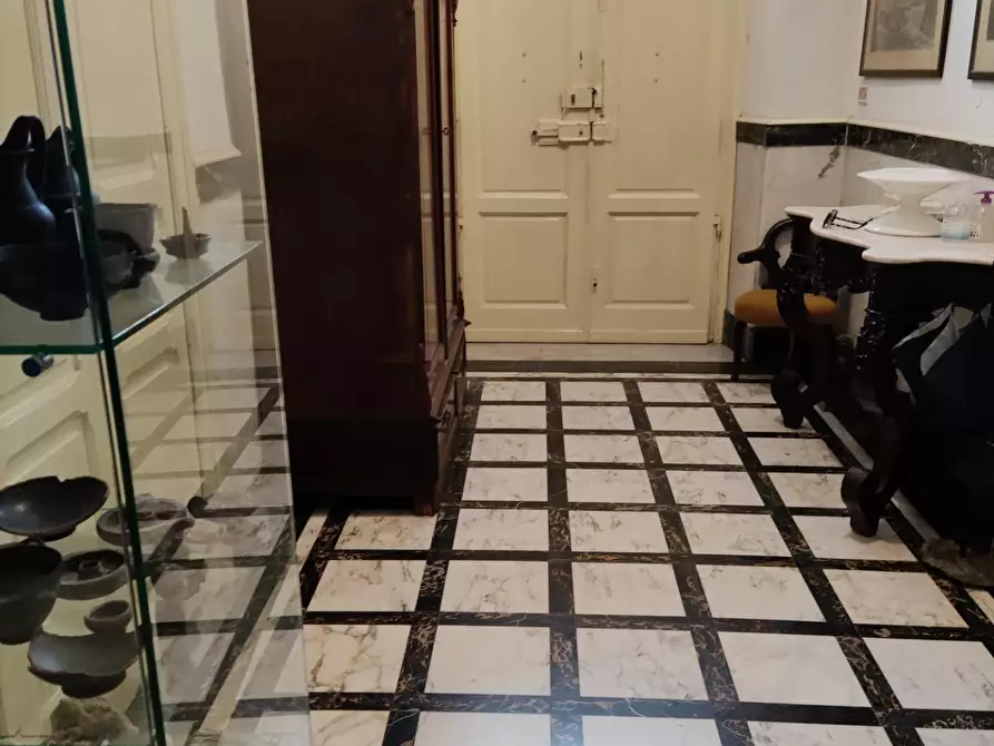 Immagine 15 di Villa in vendita  a Carrara