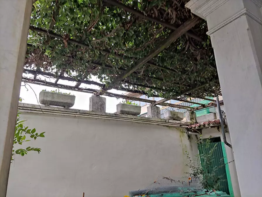 Immagine 17 di Villa in vendita  a Carrara