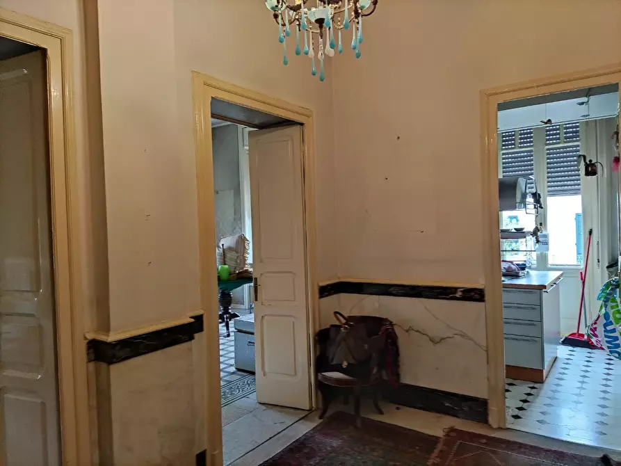 Immagine 4 di Villa in vendita  a Carrara