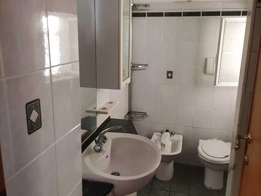 Immagine 2 di Appartamento in vendita  a Carrara