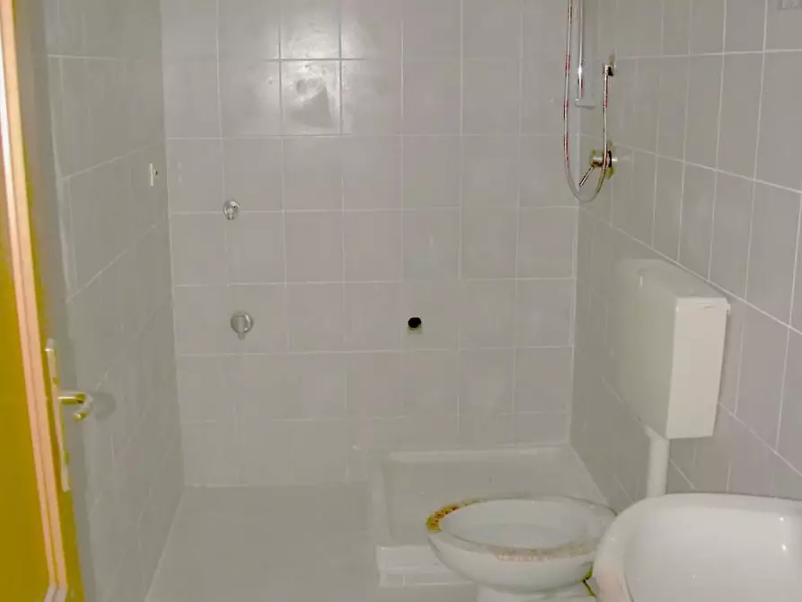 Immagine 5 di Appartamento in vendita  a Pisa