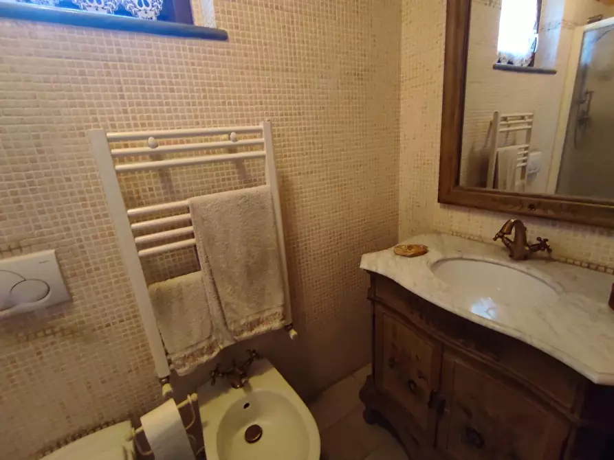 Immagine 12 di Casa semindipendente in vendita  a Castelnuovo Magra