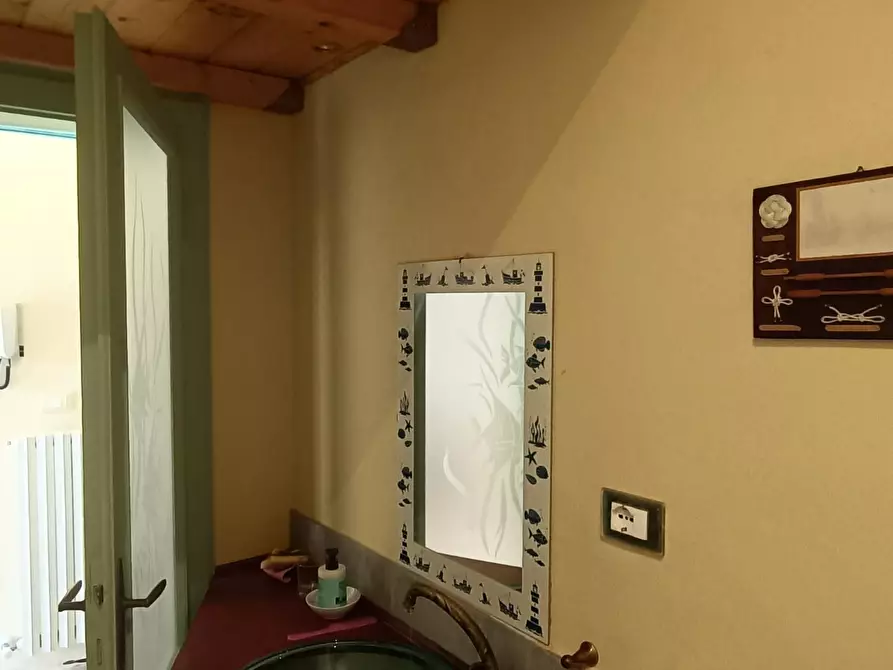 Immagine 27 di Villa in vendita  a Livorno