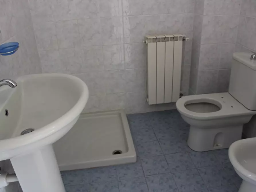 Immagine 11 di Villetta a schiera in vendita  a Carrara