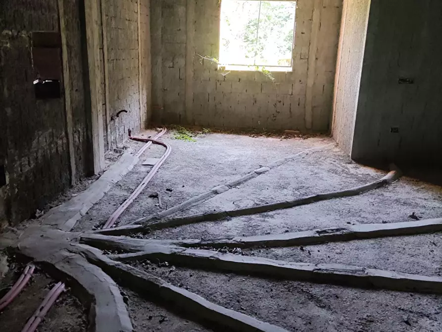 Immagine 23 di Villa in vendita  a Carrara