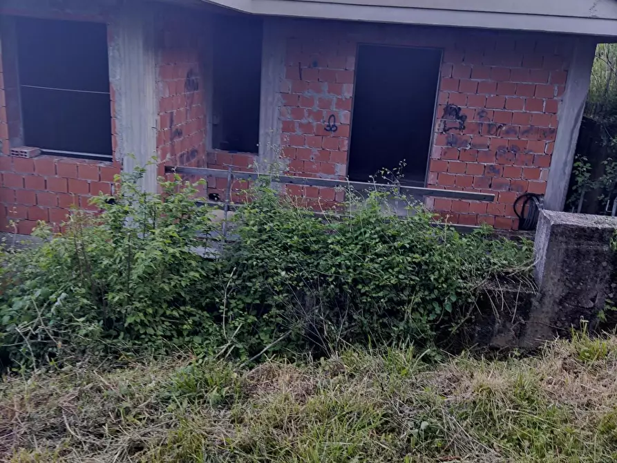 Immagine 26 di Villa in vendita  a Carrara