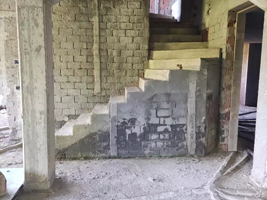 Immagine 20 di Villa in vendita  a Carrara