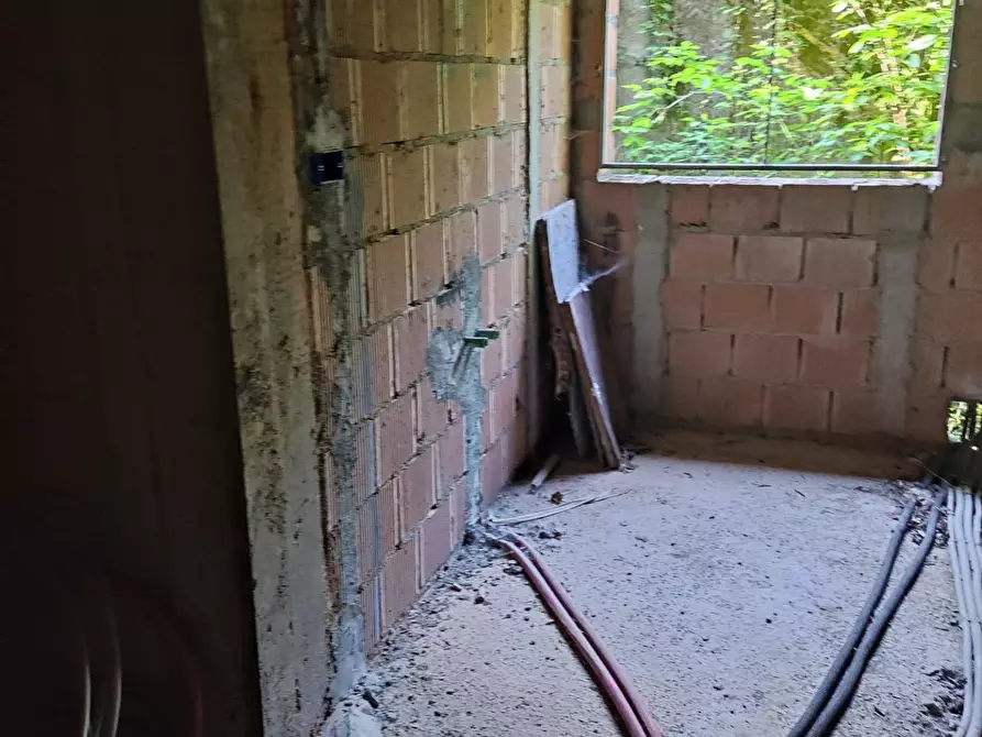 Immagine 21 di Villa in vendita  a Carrara