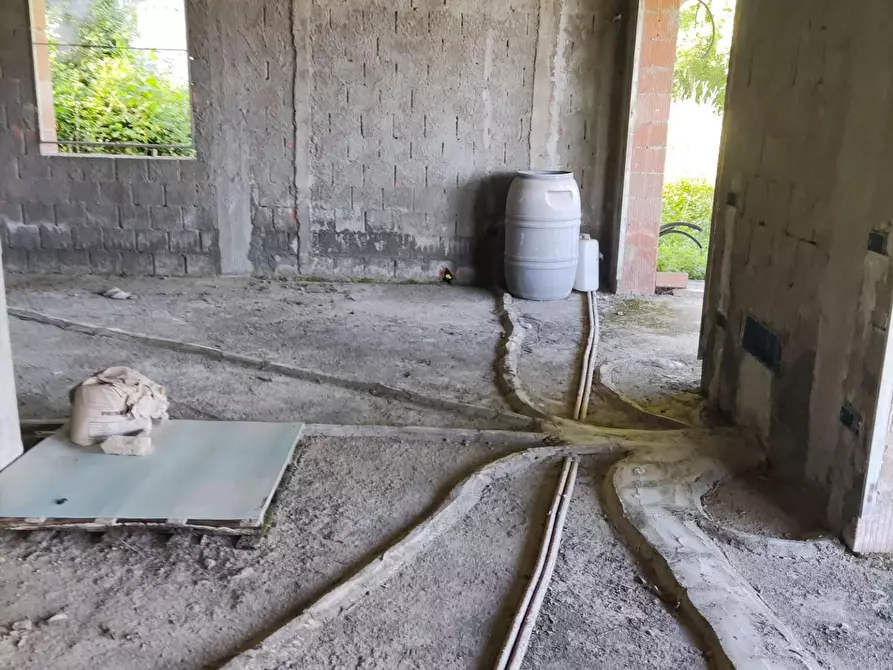 Immagine 19 di Villa in vendita  a Carrara