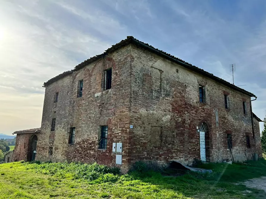 Immagine 1 di Porzione di casa in vendita  a Siena