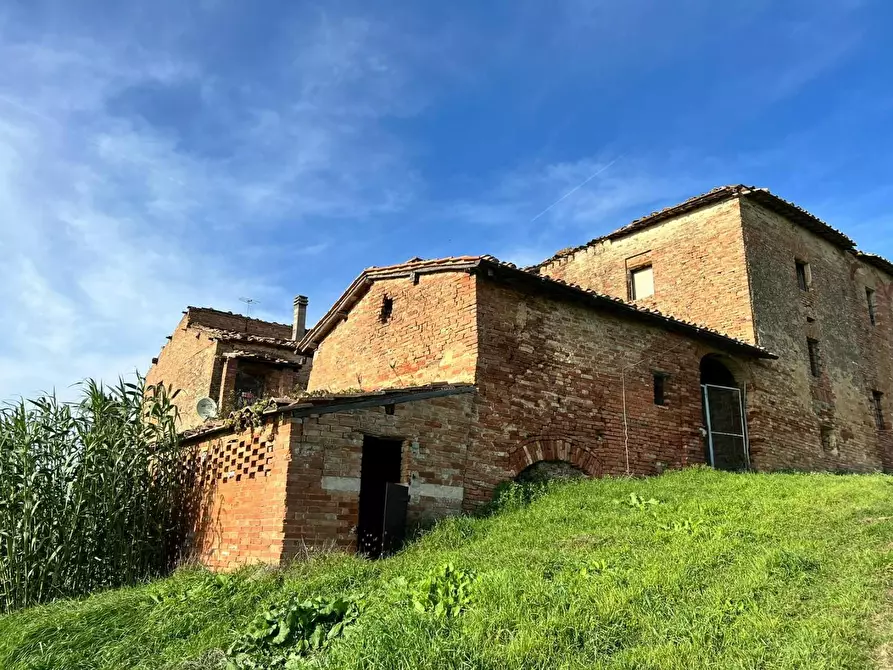 Immagine 1 di Porzione di casa in vendita  a Siena