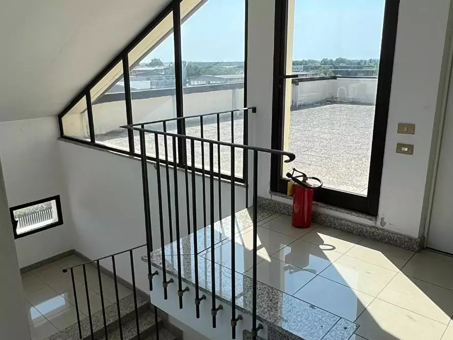 Immagine 17 di Ufficio in affitto  a Pisa