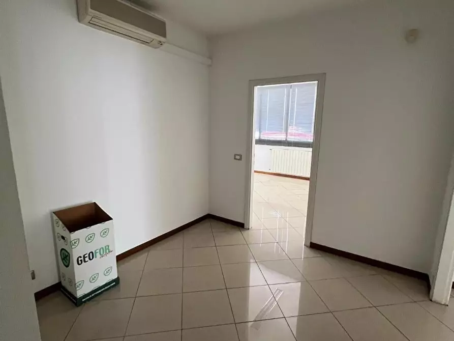 Immagine 10 di Ufficio in affitto  a Pisa