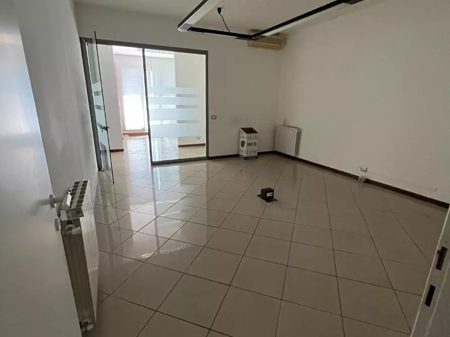 Immagine 9 di Ufficio in affitto  a Pisa