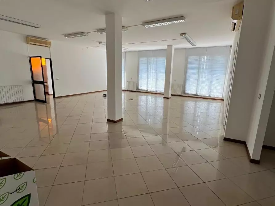 Immagine 13 di Ufficio in affitto  a Pisa