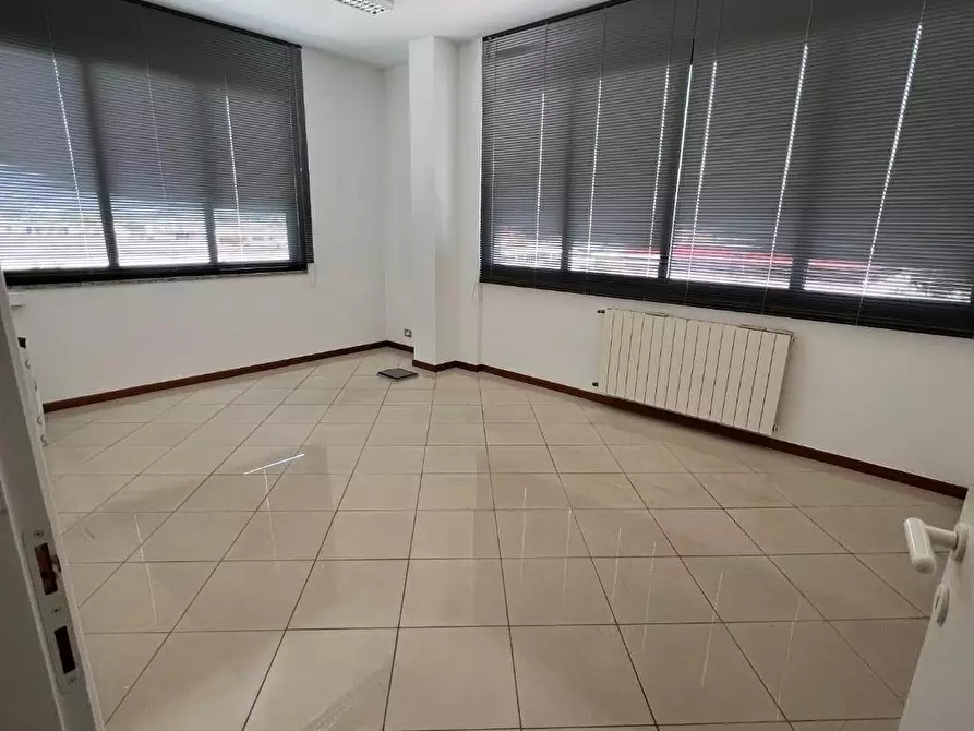 Immagine 8 di Ufficio in affitto  a Pisa