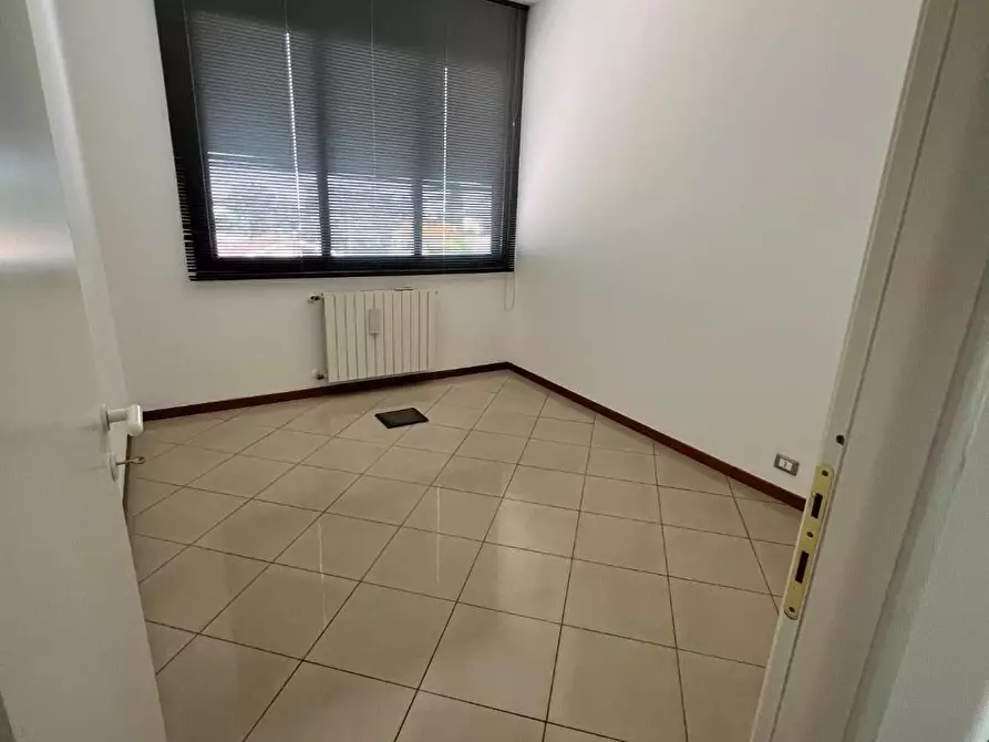 Immagine 6 di Ufficio in affitto  a Pisa