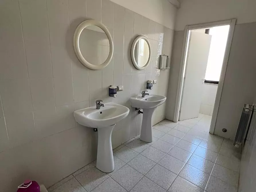 Immagine 12 di Ufficio in affitto  a Pisa