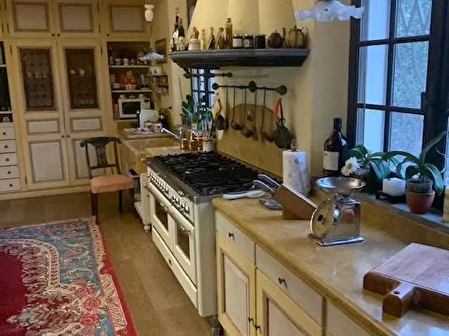 Immagine 11 di Villa in vendita  a Pisa