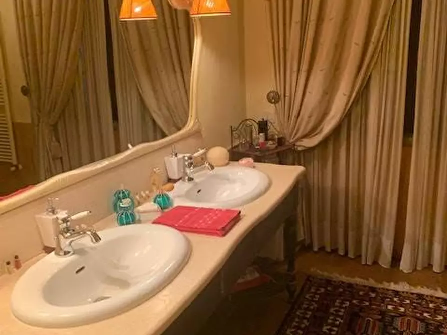 Immagine 13 di Villa in vendita  a Pisa