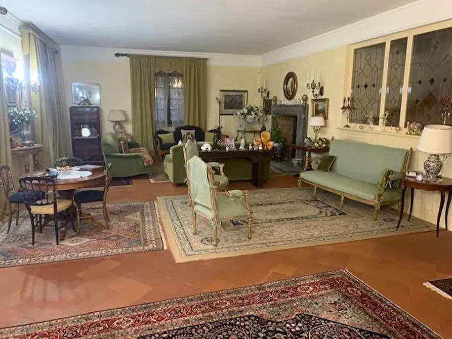 Immagine 1 di Villa in vendita  a Pisa