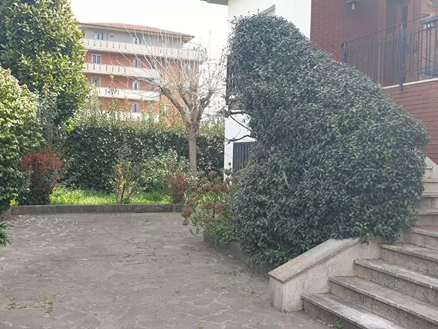 Immagine 2 di Villa in vendita  a Pisa