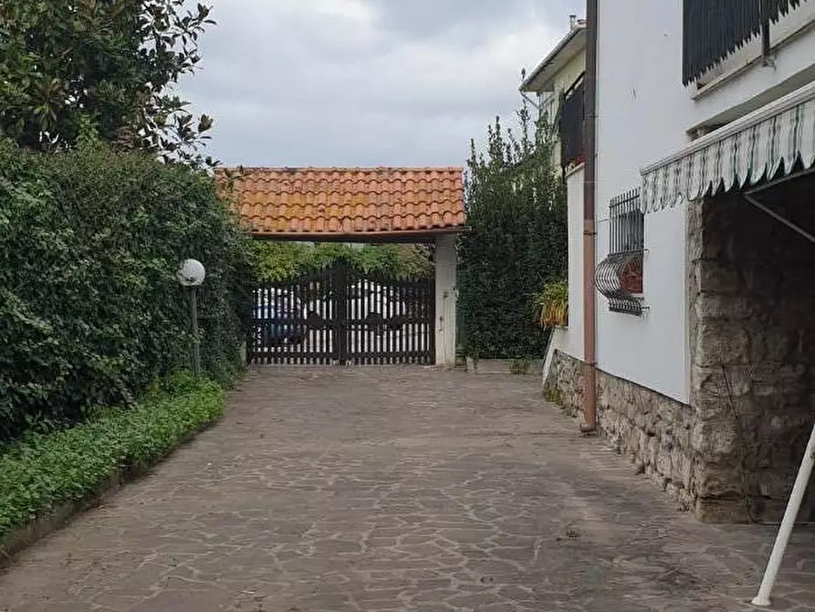 Immagine 11 di Villa in vendita  a Pisa