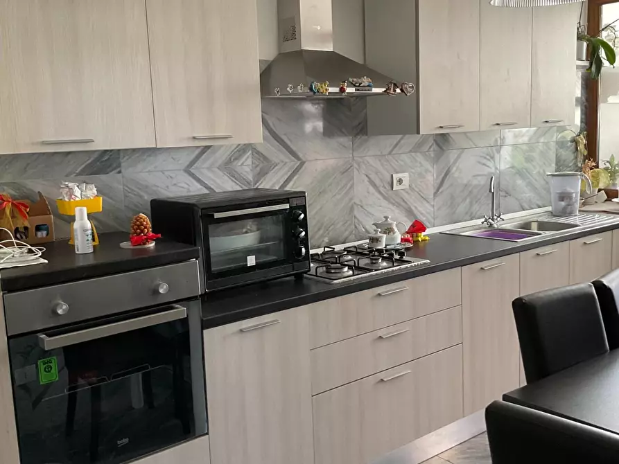 Immagine 2 di Appartamento in vendita  a Carrara